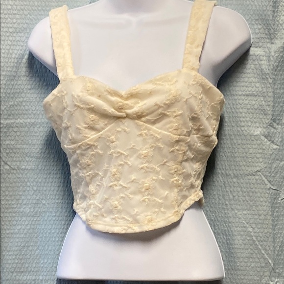 NWT Thirty Thirty size small Elegant Cream Lace Women's crop Top stretch - Picture 1 of 9